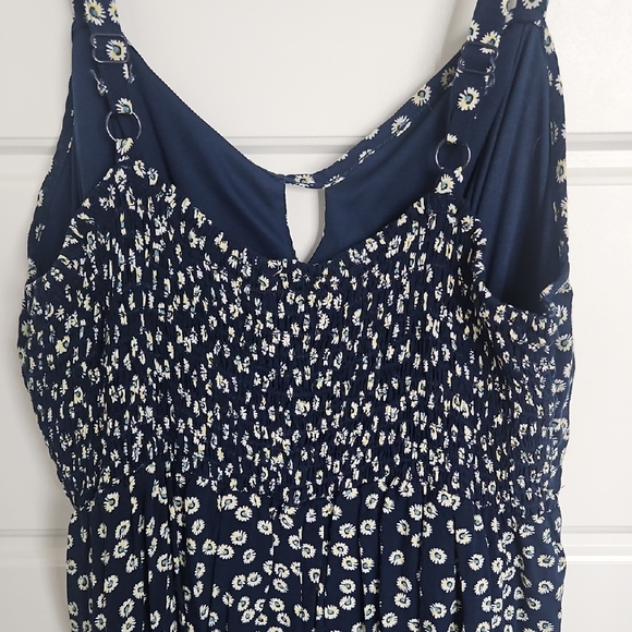 AUW Blue and White Floral Patterned Top - Picture 4 of 5